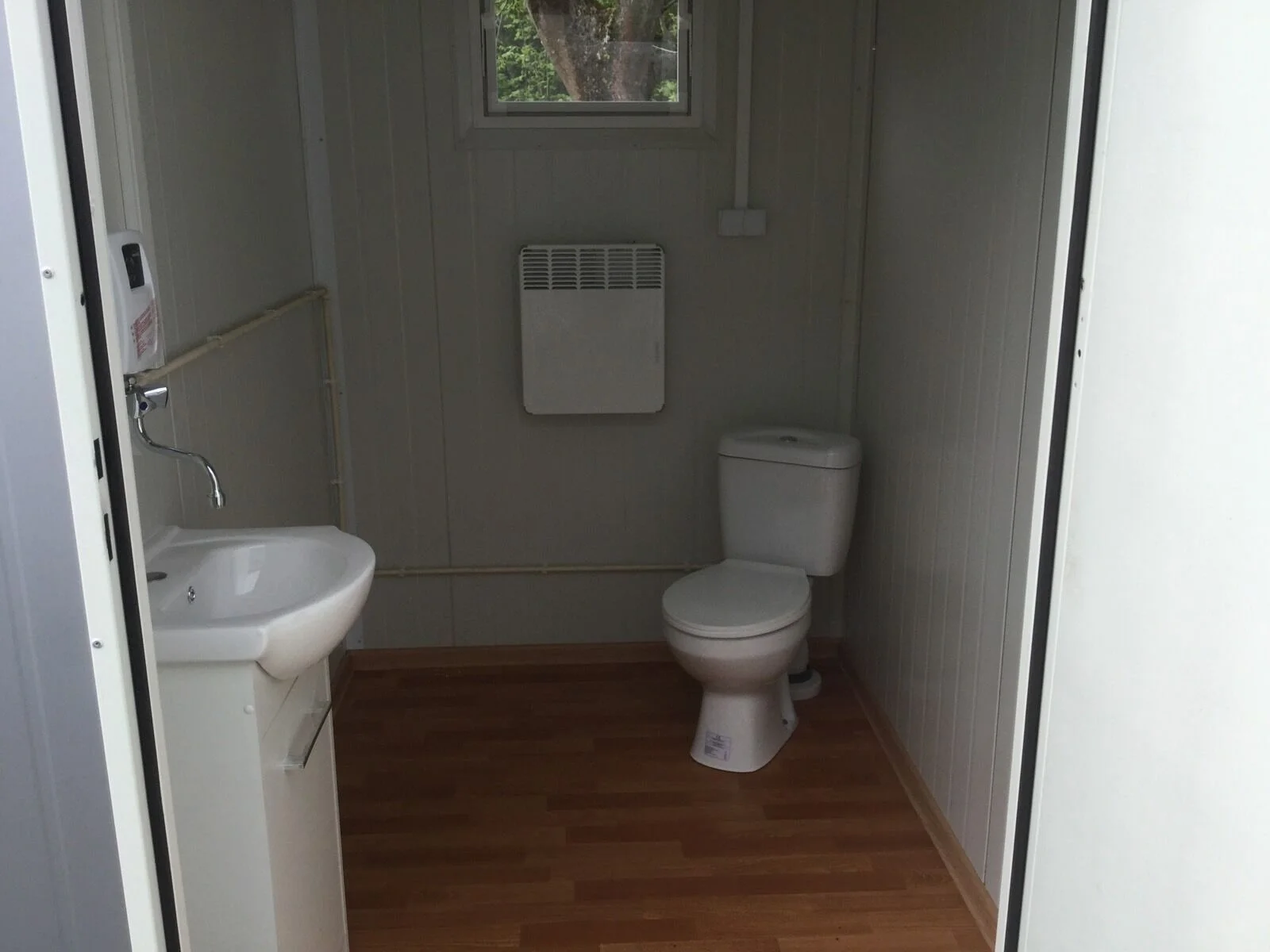 Contenedor Sanitario, Cabina WC Doble para Uso Externo - Imagen 11