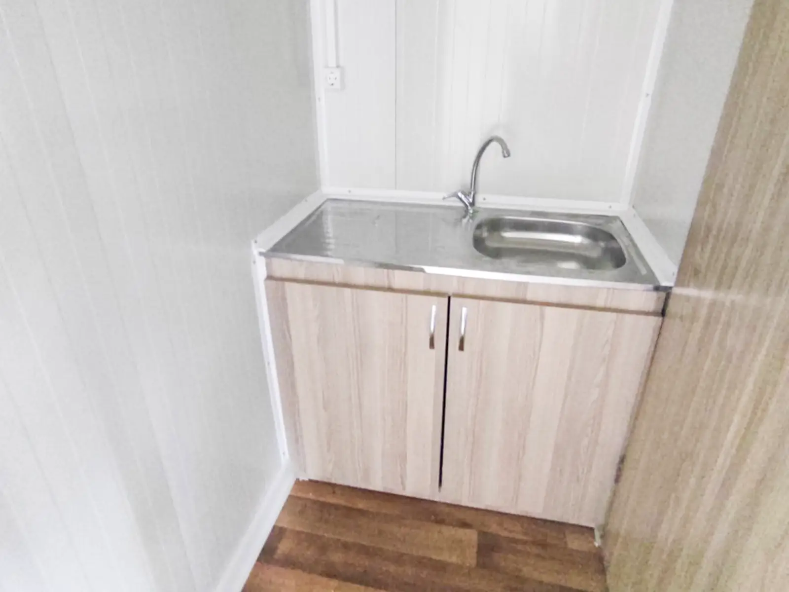 Casa Contenedor Negra con 2 Dormitorios - Imagen 12