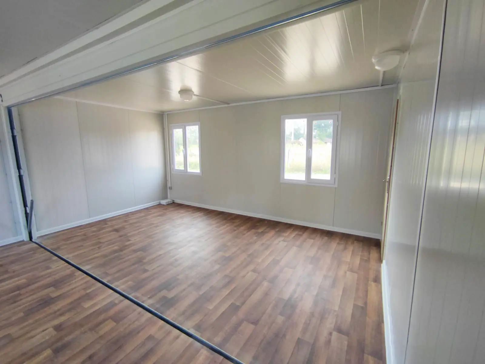 Casa Contenedor Negra con 2 Dormitorios - Imagen 11