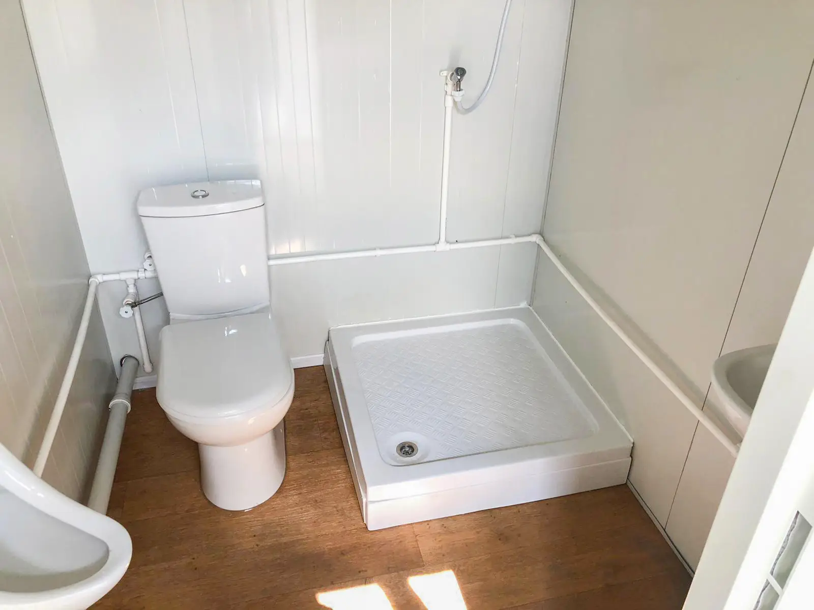 Casa Contenedor Negra con 2 Dormitorios - Imagen 5