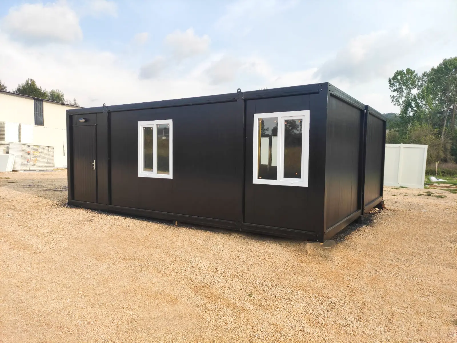 Casa Contenedor Negra con 2 Dormitorios - Imagen 7