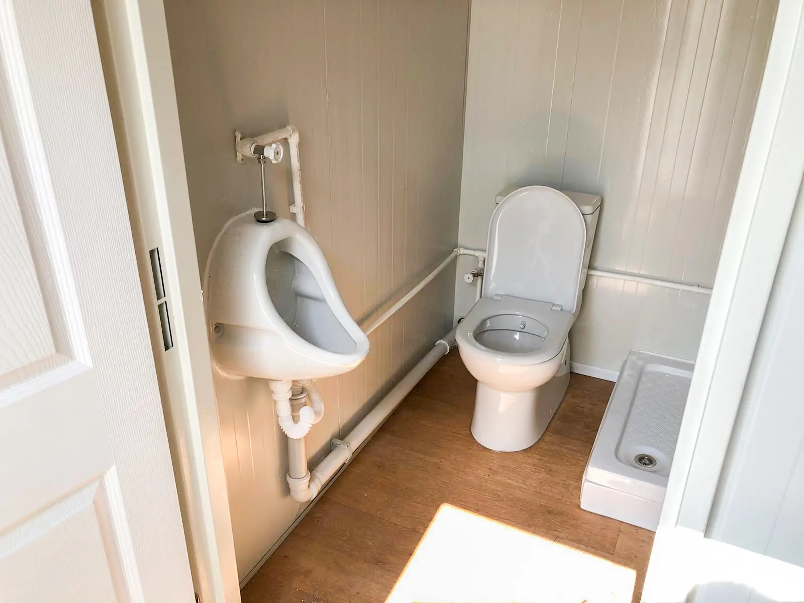 Casa Contenedor Negra con 2 Dormitorios - Imagen 10